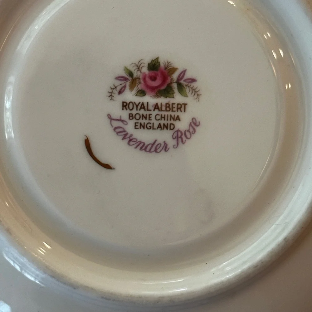 Royal Albert Lavender Rose Tea Cup & Saucer Bone England Teacup Floral Vintage - Picture 6 of 7